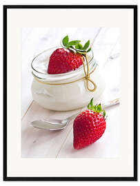 Impressão artística com moldura  Morangos com iogurte - Edith Albuschat
